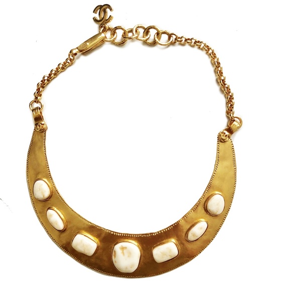 CHANEL Jewelry - Chanel Hammered Gold Resin Cab Choker Necklace VTG